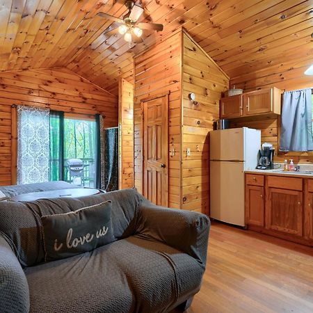 Blue Rose Cabins - Wildwoods Cabin Лоуган Екстериор снимка