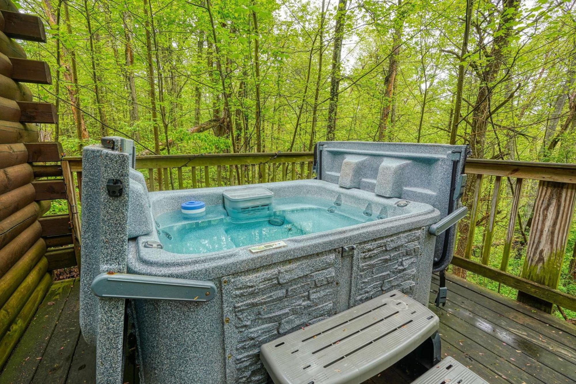 Blue Rose Cabins - Wildwoods Cabin Лоуган Екстериор снимка