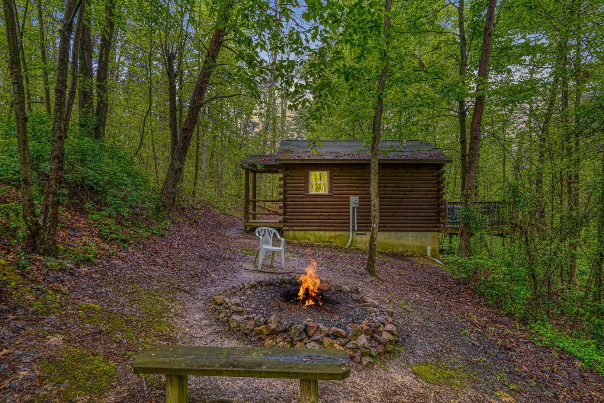 Blue Rose Cabins - Wildwoods Cabin Лоуган Екстериор снимка
