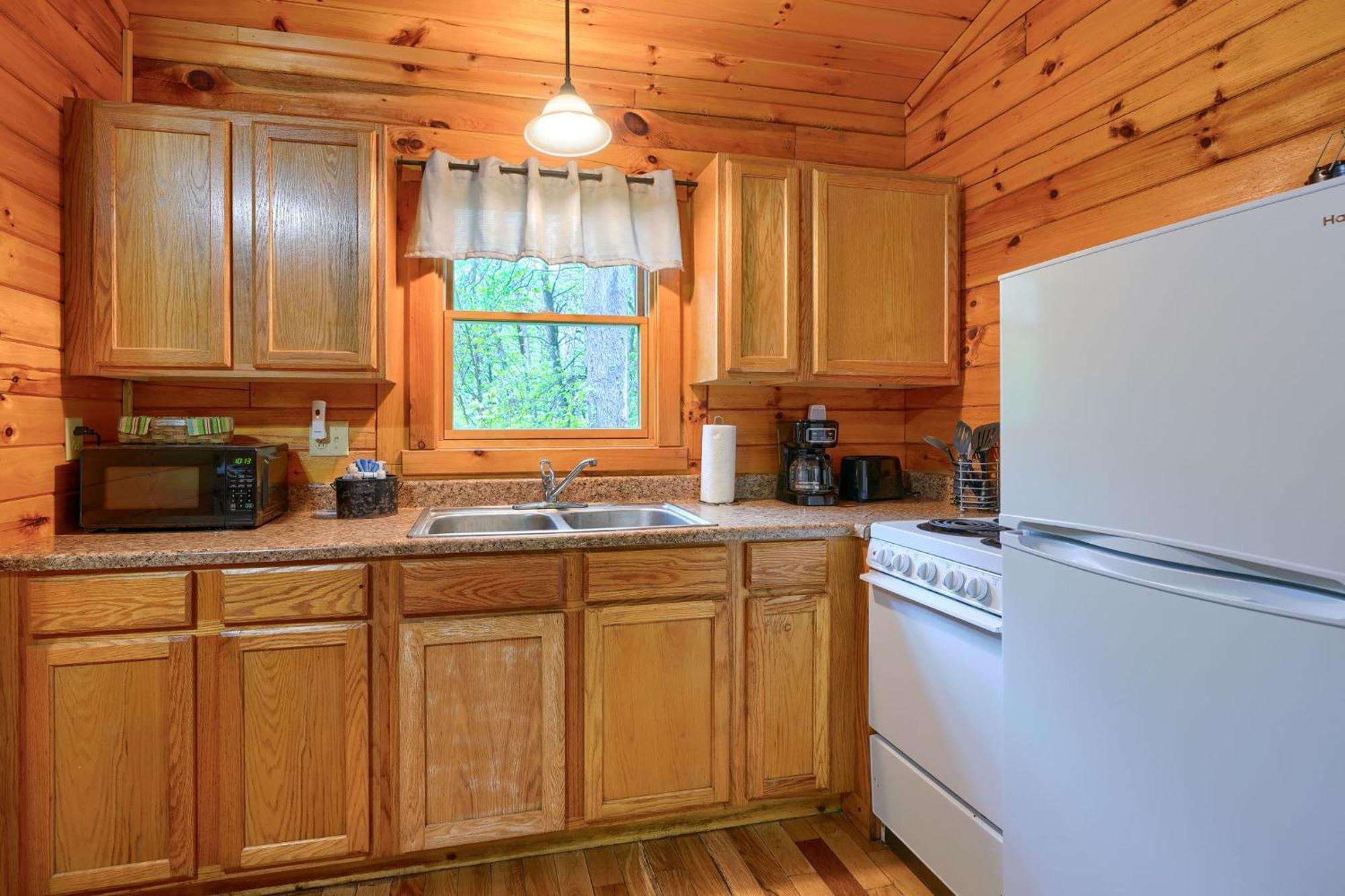 Blue Rose Cabins - Wildwoods Cabin Лоуган Екстериор снимка