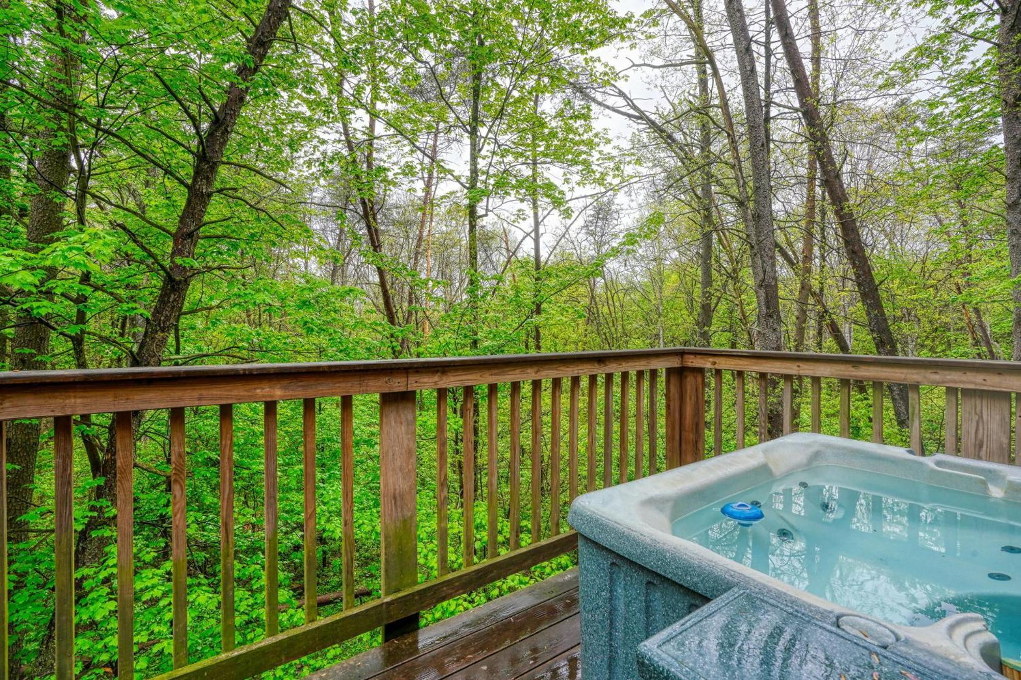Blue Rose Cabins - Wildwoods Cabin Лоуган Екстериор снимка