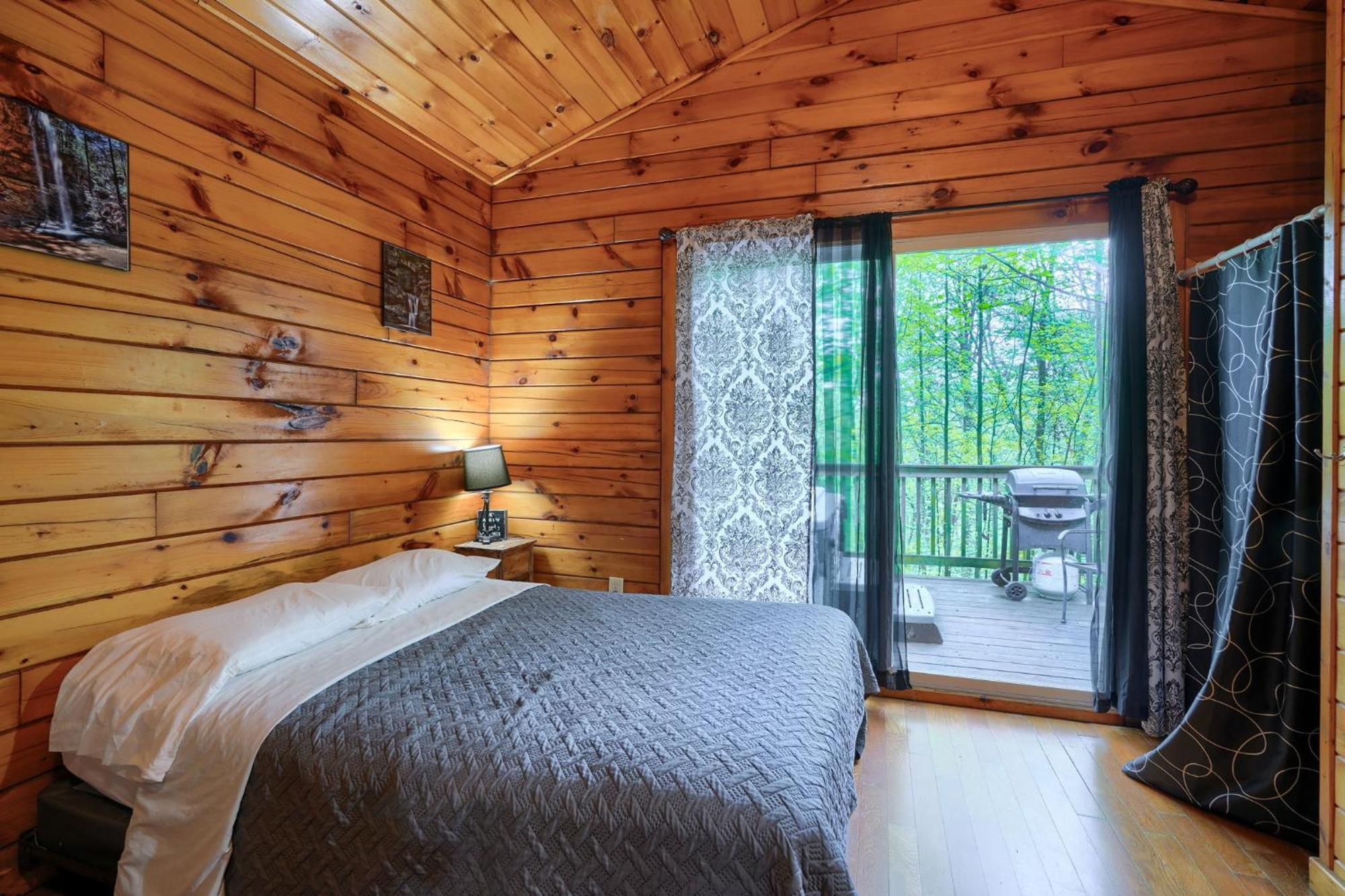 Blue Rose Cabins - Wildwoods Cabin Лоуган Екстериор снимка