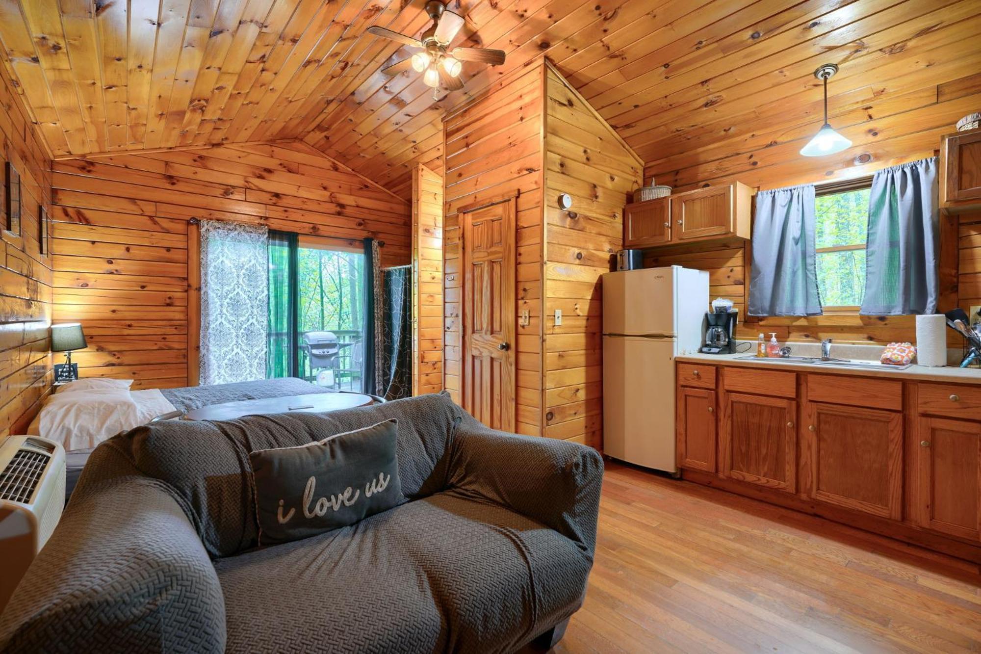 Blue Rose Cabins - Wildwoods Cabin Лоуган Екстериор снимка
