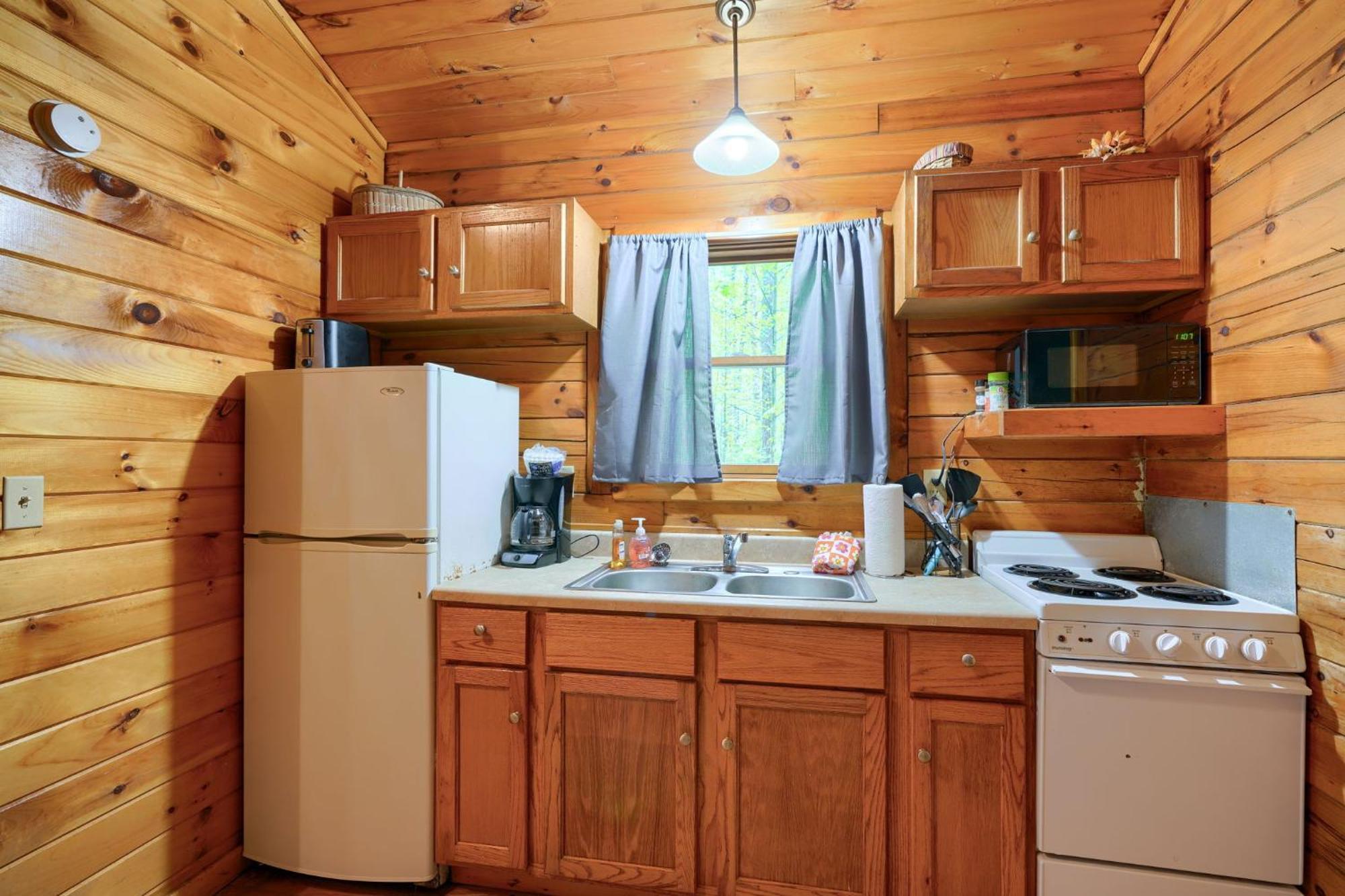 Blue Rose Cabins - Wildwoods Cabin Лоуган Екстериор снимка