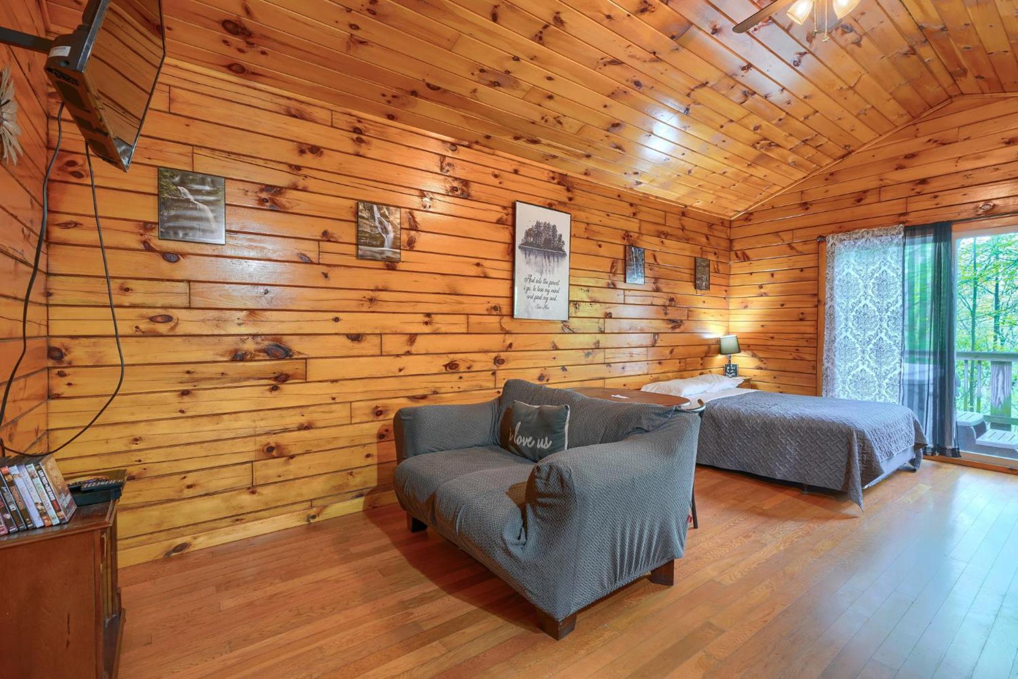 Blue Rose Cabins - Wildwoods Cabin Лоуган Екстериор снимка